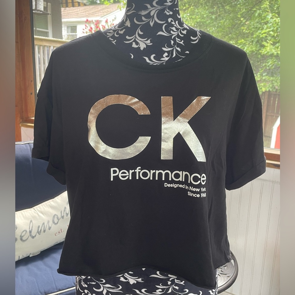 Women's Black Cropped T-Shirt